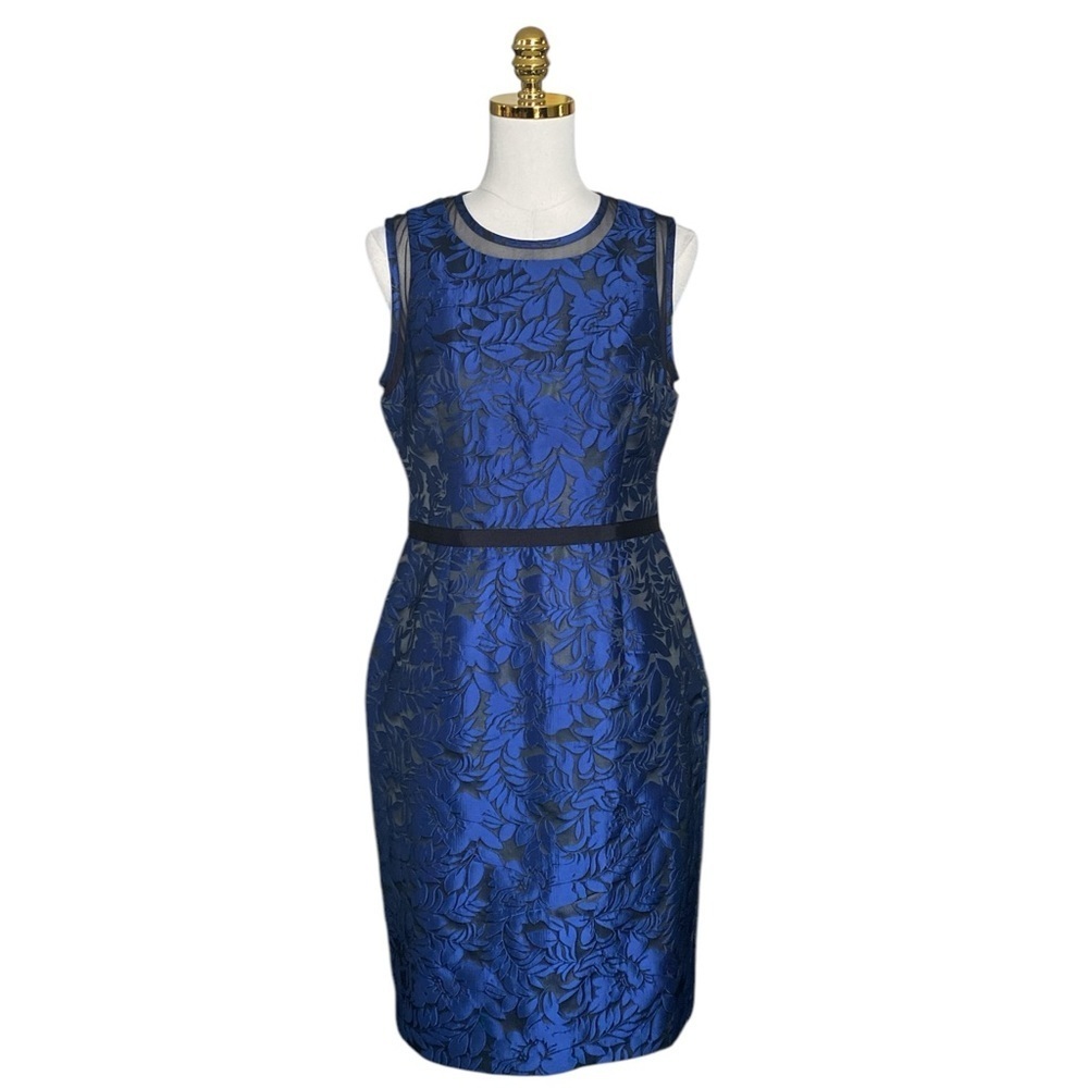 MAGGY LONDON | Elegant Blue Sleeveless Floral
Jacquard Sheath Dress Size 10